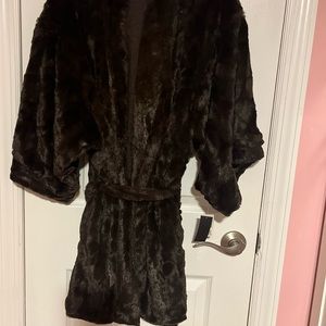 Natori Faux Fur Wrap